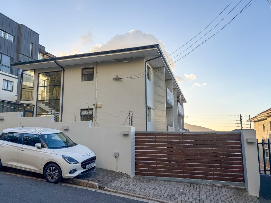 1 Bedroom Property for Sale in Vredehoek Western Cape